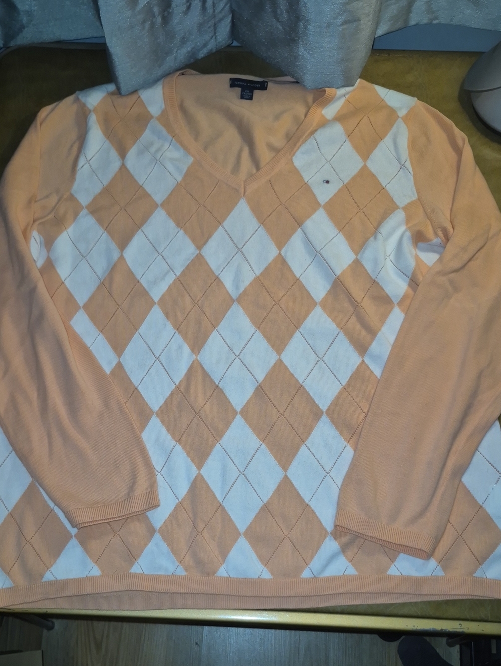 Tommy Hilfiger Women’s Peach and White Argyle V-Neck Sweater..size XXL..like New